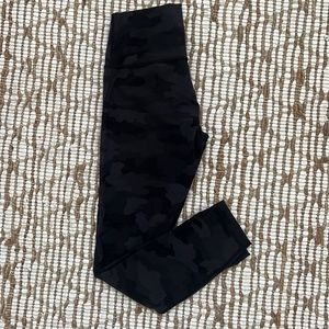 Lululemon WonderUnder leggings Camo print Size 6